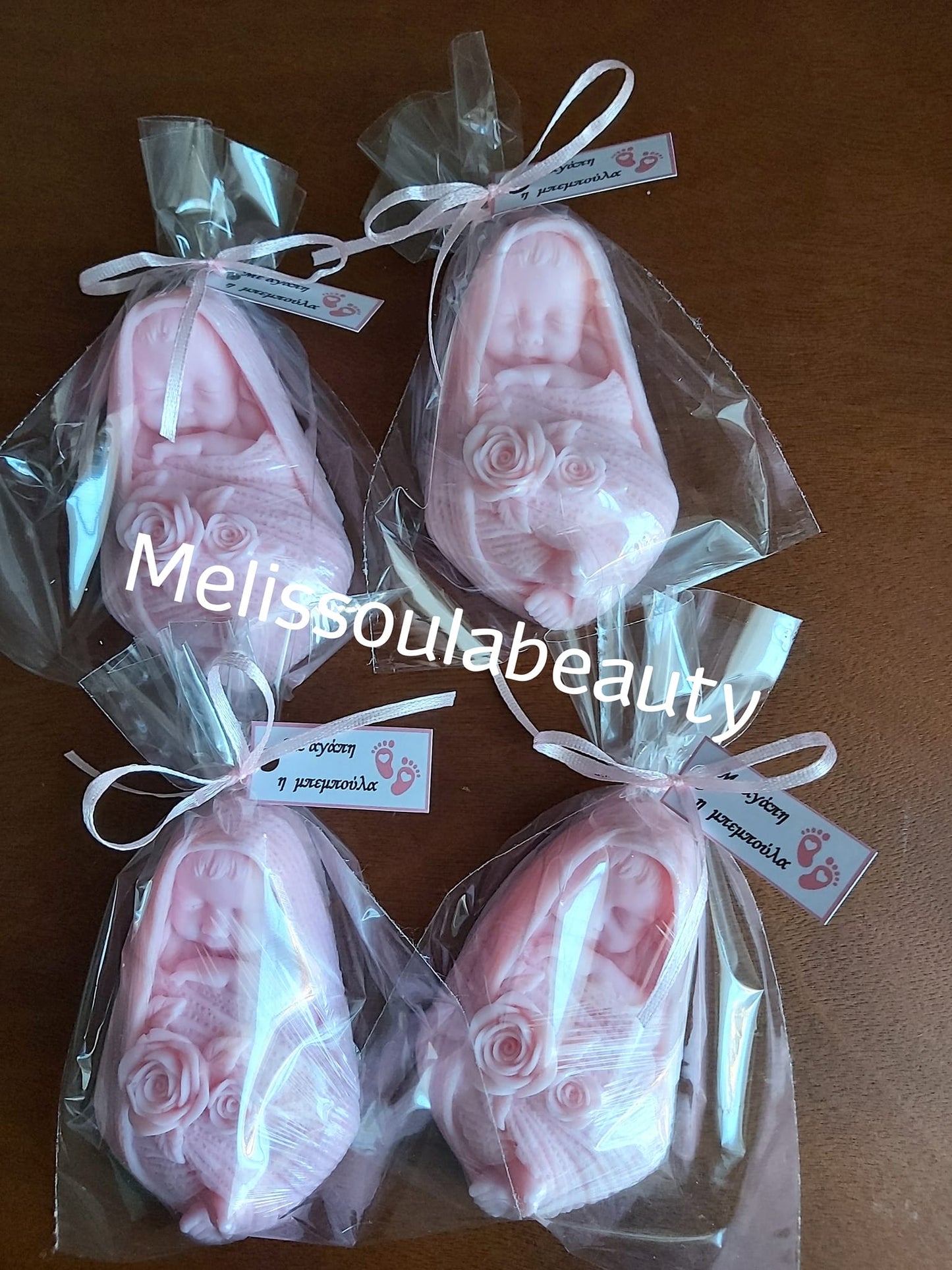 Μωράκι τυλιγμένο σε κουβέρτα αρωματικό σαπουνάκι