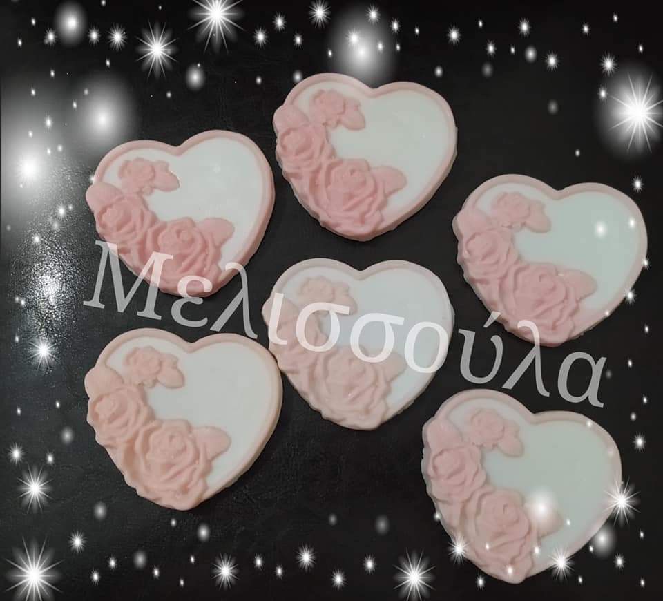 Καρδιά με ανάγλυφα τριαντάφυλλα αρωματικό σαπουνάκι